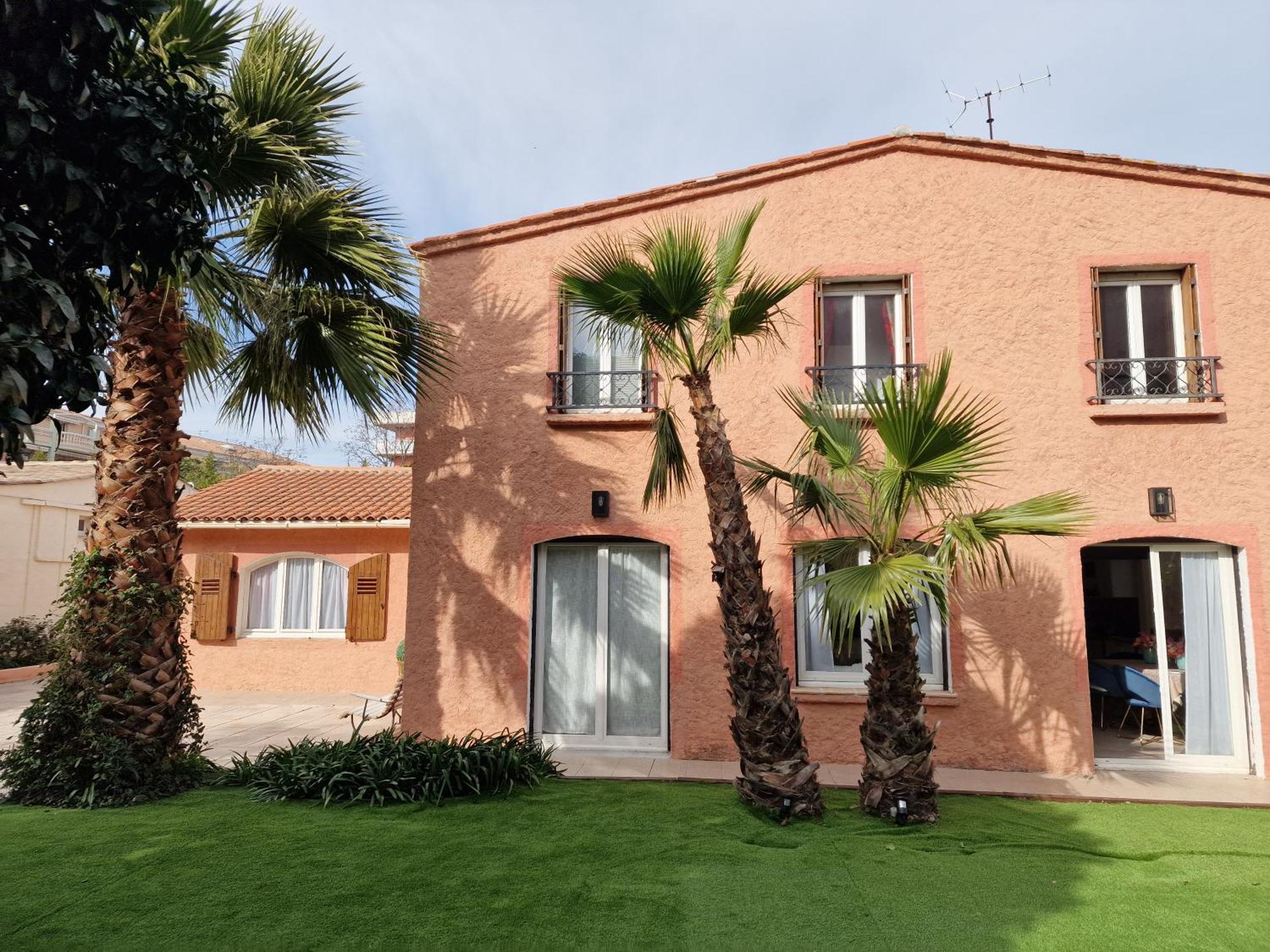 Haut De Villa A 700 Metres De La Plage, Totalement Independant Et Accessible Par Un Escalier Exterieur Sainte-Maxime Eksteriør bilde
