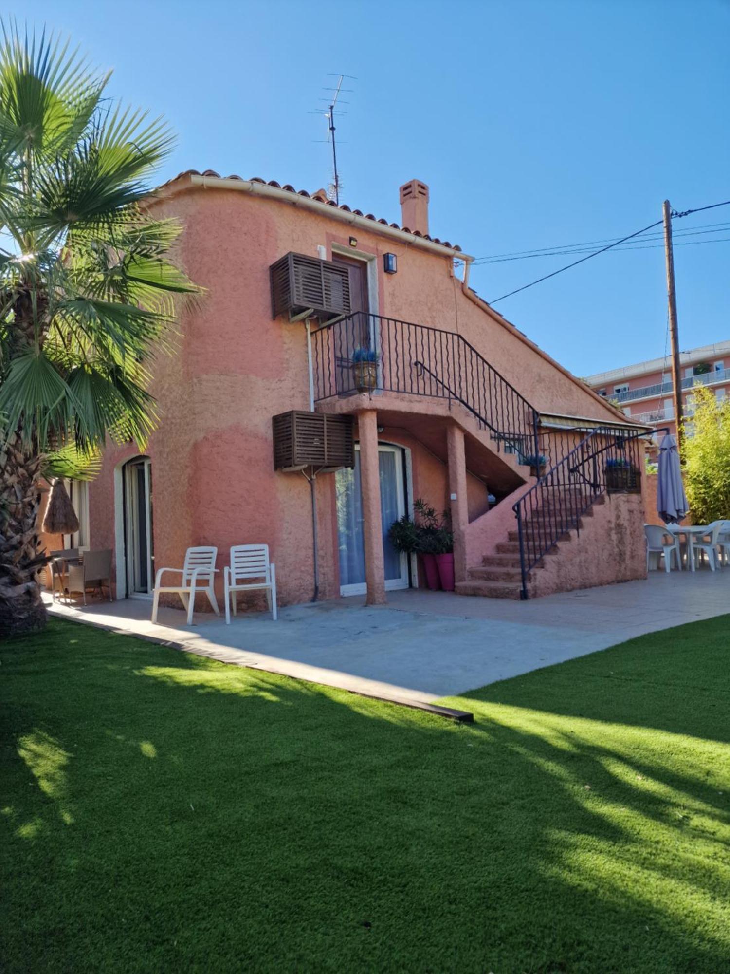Haut De Villa A 700 Metres De La Plage, Totalement Independant Et Accessible Par Un Escalier Exterieur Sainte-Maxime Eksteriør bilde